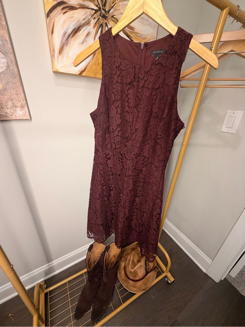 Ann Taylor Sleeveless Lace Dress in Burgundy